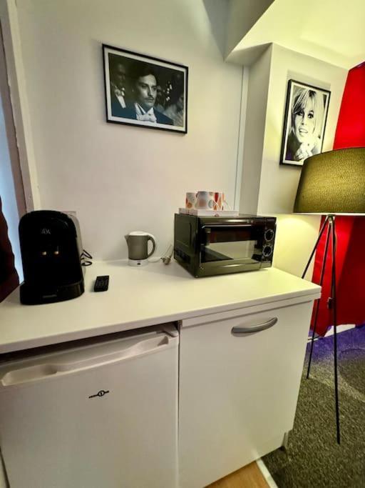 Experience Cinema Immersif Dans Appartement Renove Pres De Montmartre パリ エクステリア 写真