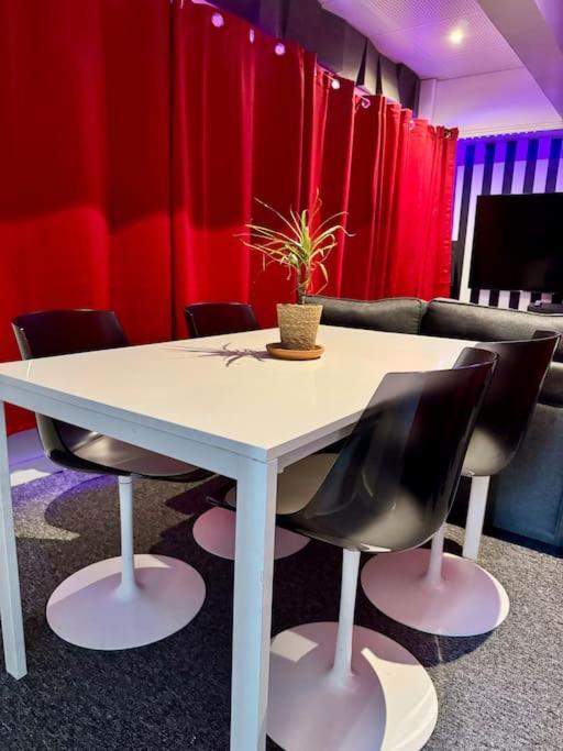Experience Cinema Immersif Dans Appartement Renove Pres De Montmartre パリ エクステリア 写真